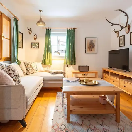 Haus Sonnenschein Апартаменты *